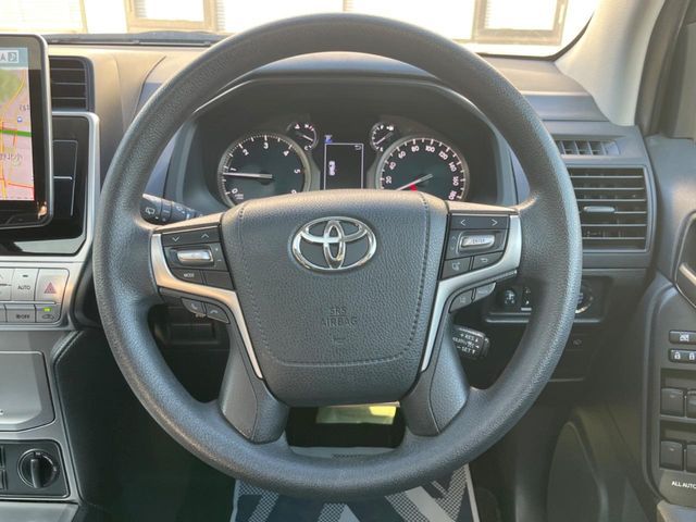 TOYOTA LANDCRUISER PRADO 2018 Image 31