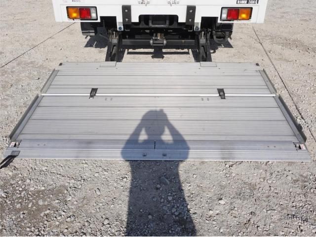 MITSUBISHI FUSOU FIGHTER 2018 Image 31