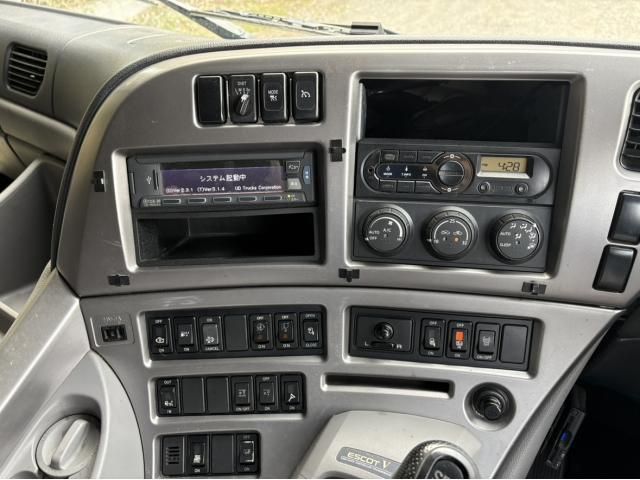 NISSAN DIESEL QUON 2017 Image 31