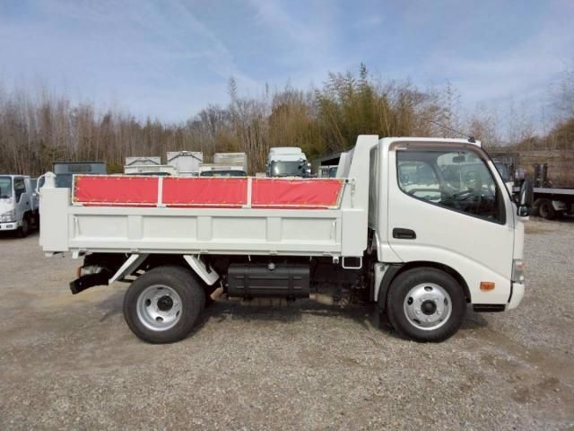 HINO DUTRO 2013 Image 31