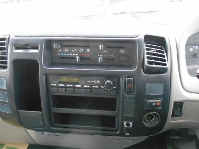 HINO DUTRO 2010 Image 31