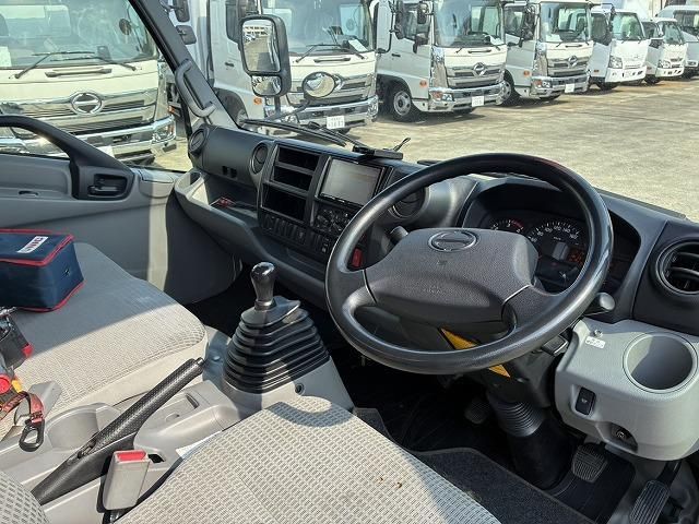 HINO DUTRO 2017 Image 31