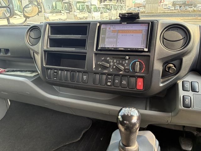 HINO DUTRO 2017 Image 31