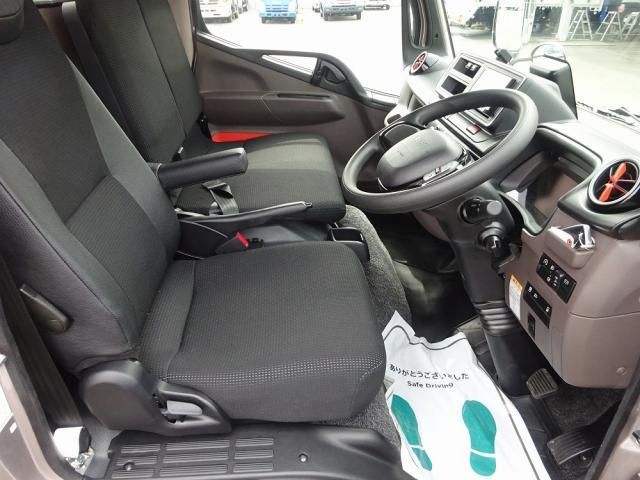 MITSUBISHI CANTER 2025 Image 31