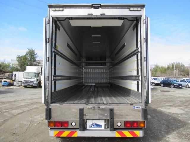 MITSUBISHI FUSOU SUPER GREAT 2017 Image 31