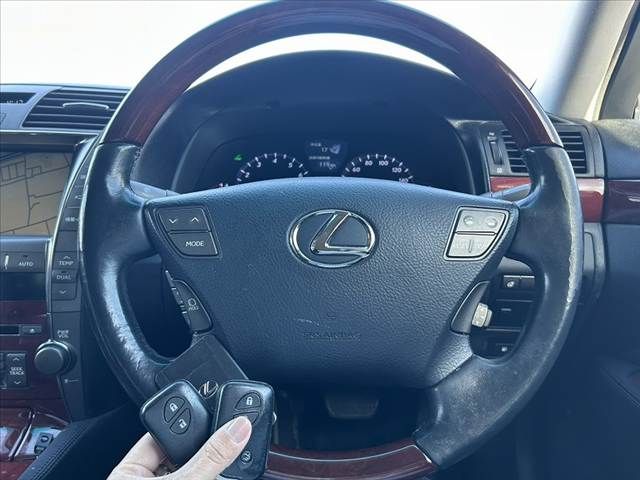 TOYOTA LEXUS LS460 2007 Image 31
