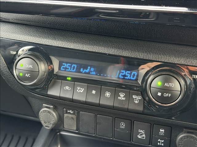 TOYOTA HILUX 4WD 2023 Image 31