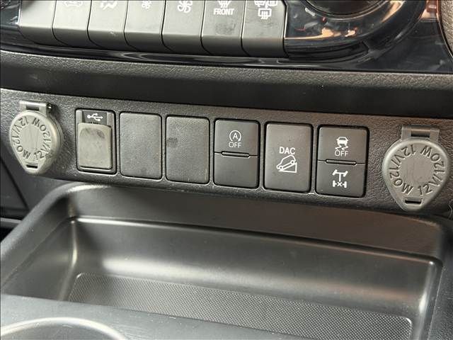 TOYOTA HILUX 4WD 2023 Image 31