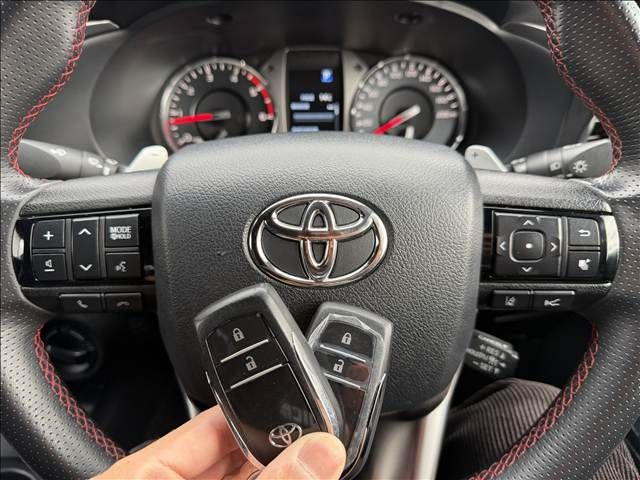 TOYOTA HILUX 4WD 2023 Image 31