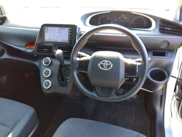 TOYOTA SIENTA 2015 Image 31