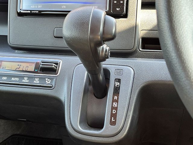 SUZUKI WAGON R 2019 Image 31