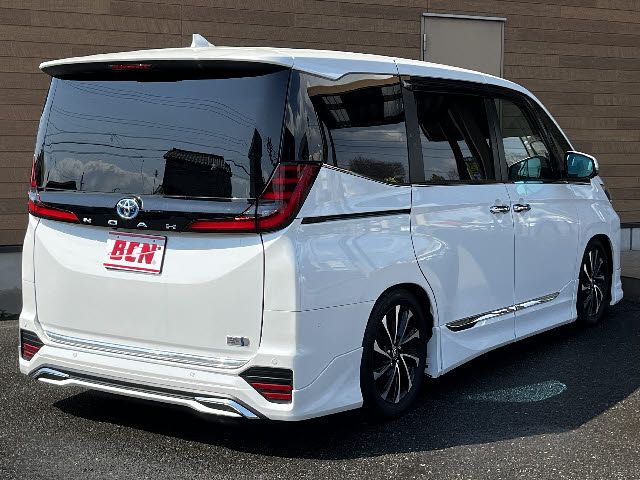 TOYOTA NOAH HYBRID 2024 Image 31