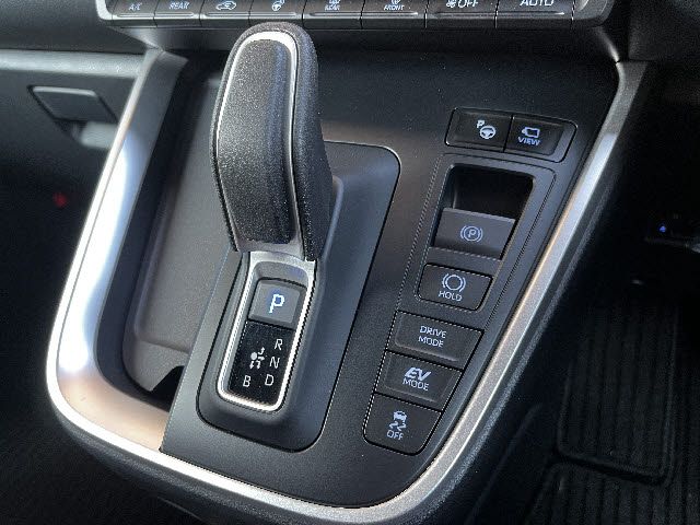 TOYOTA NOAH HYBRID 2024 Image 31