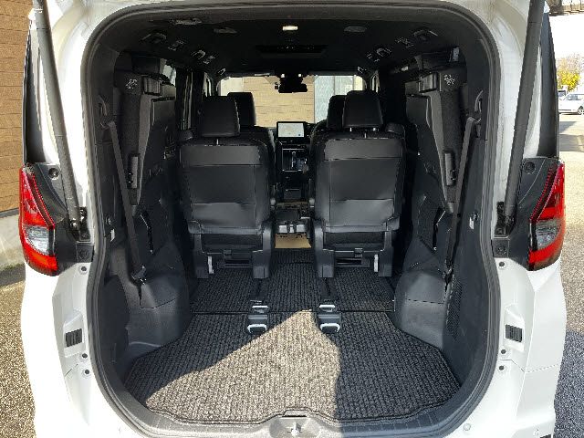 TOYOTA NOAH HYBRID 2024 Image 31