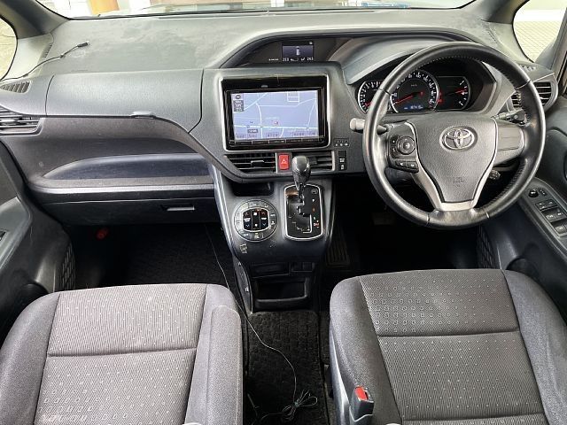 TOYOTA VOXY 2014 Image 31