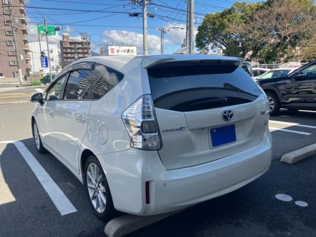 TOYOTA PRIUS ALPHA 2013 Image 31