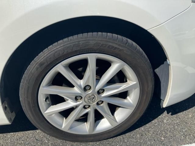 TOYOTA PRIUS ALPHA 2013 Image 31