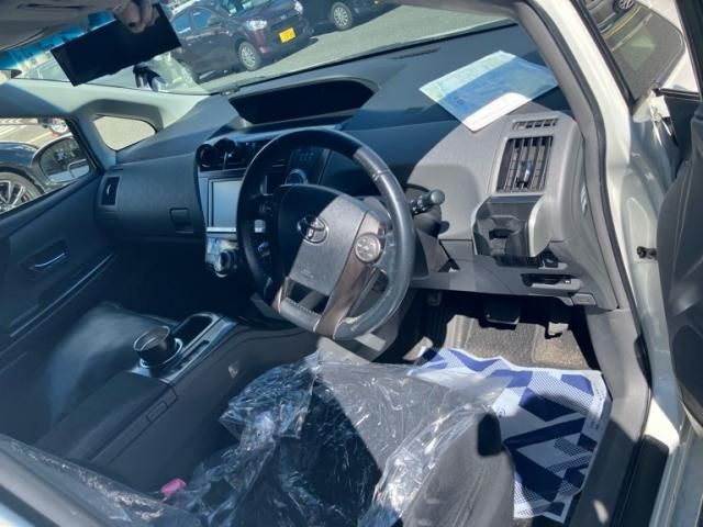 TOYOTA PRIUS ALPHA 2013 Image 31