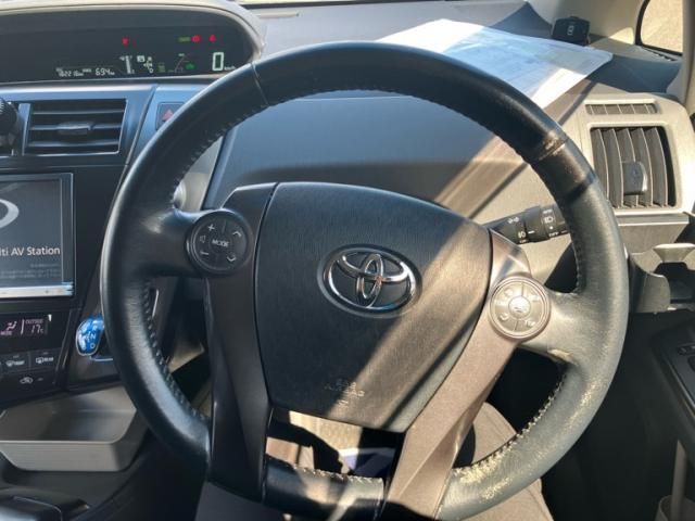TOYOTA PRIUS ALPHA 2013 Image 31