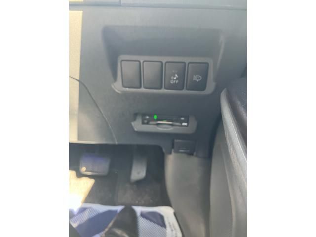 TOYOTA PRIUS ALPHA 2013 Image 31