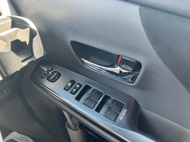 TOYOTA PRIUS ALPHA 2013 Image 31