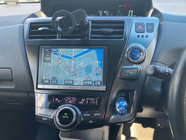 TOYOTA PRIUS ALPHA 2013 Image 31