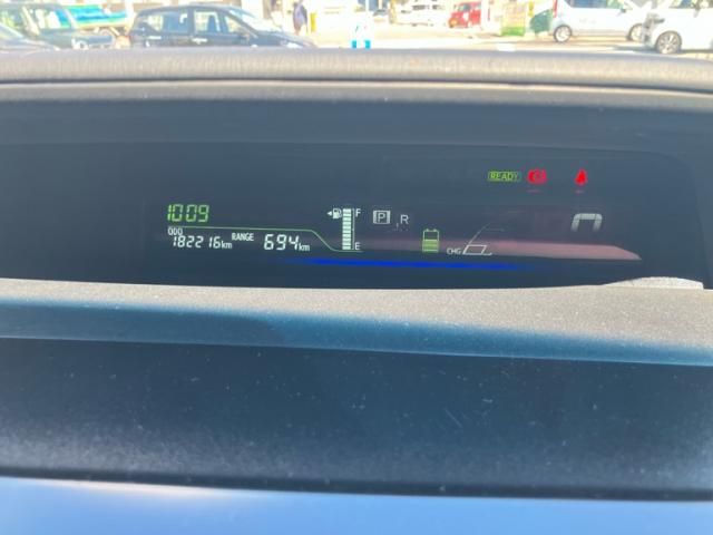 TOYOTA PRIUS ALPHA 2013 Image 31