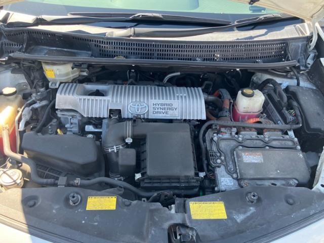 TOYOTA PRIUS ALPHA 2013 Image 31