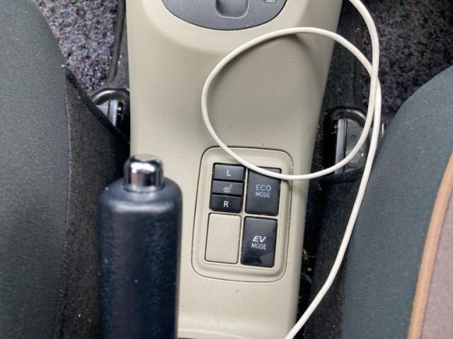 TOYOTA AQUA 2013 Image 31