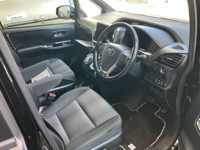 TOYOTA VOXY 2019 Image 31