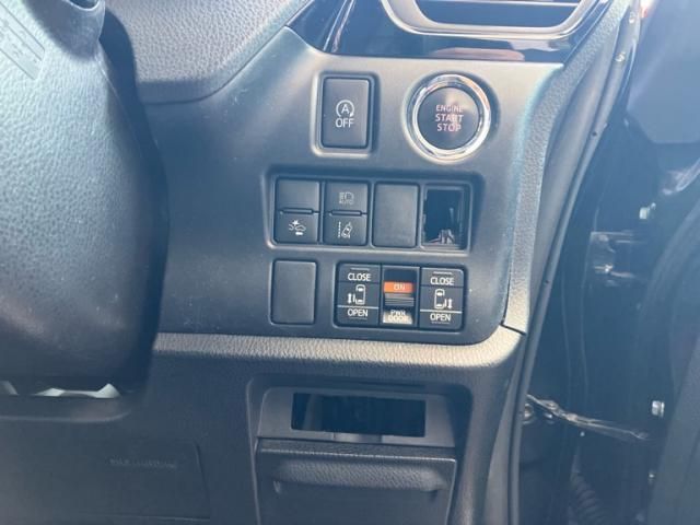 TOYOTA VOXY 2019 Image 31