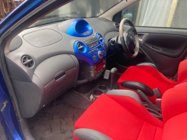 TOYOTA VITZ 2001 Image 31