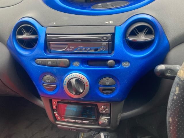 TOYOTA VITZ 2001 Image 31