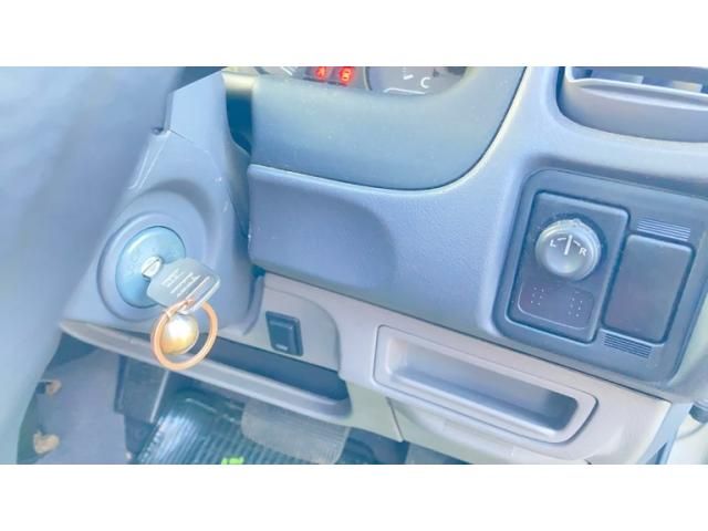 NISSAN SUNNY SEDAN 4WD 2003 Image 31