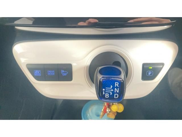 TOYOTA PRIUS 2017 Image 31