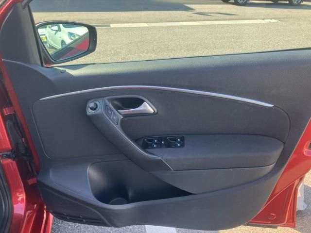 VOLKSWAGEN POLO 2014 Image 31