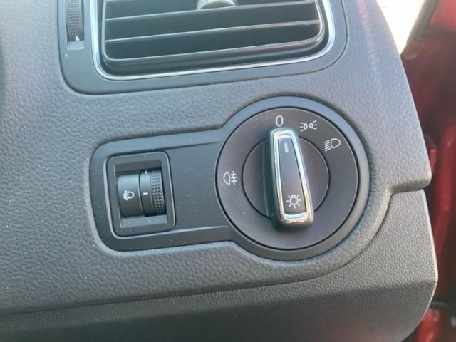 VOLKSWAGEN POLO 2014 Image 31