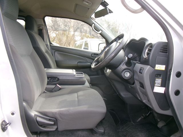 NISSAN NV350 CARAVAN 4WD 2016 Image 31