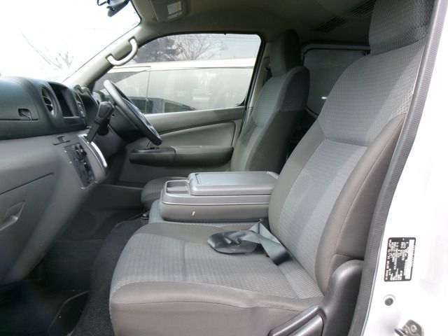 NISSAN NV350 CARAVAN 4WD 2016 Image 31