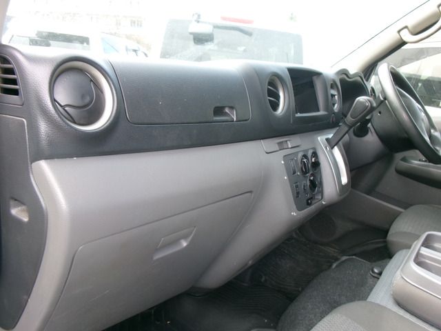 NISSAN NV350 CARAVAN 4WD 2016 Image 31