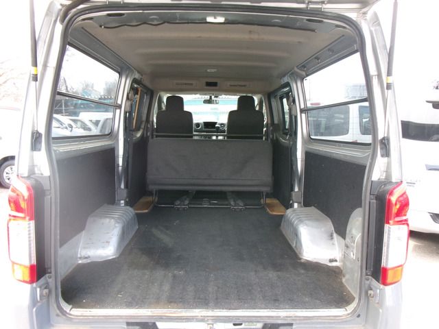 NISSAN NV350 CARAVAN 4WD 2016 Image 31