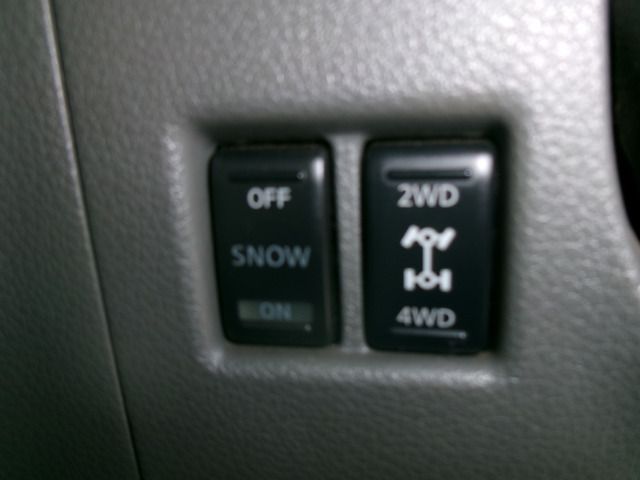 NISSAN NV350 CARAVAN 4WD 2016 Image 31