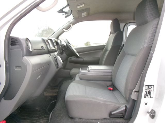 NISSAN NV350 CARAVAN 4WD 2016 Image 31