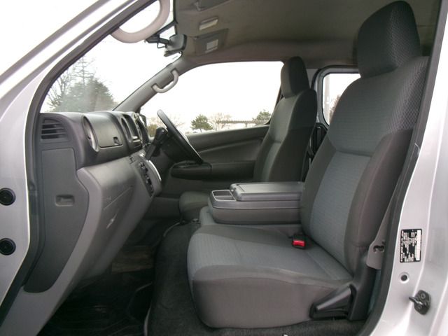 NISSAN NV350 CARAVAN 4WD 2016 Image 31