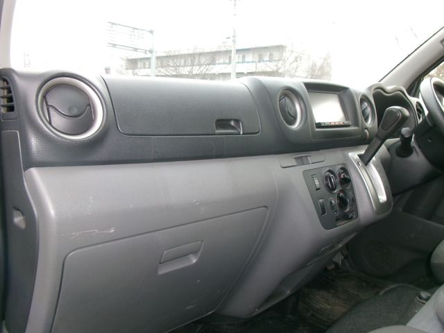 NISSAN NV350 CARAVAN 4WD 2016 Image 31