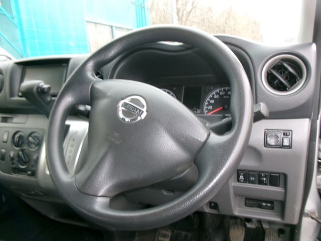 NISSAN NV350 CARAVAN 4WD 2016 Image 31