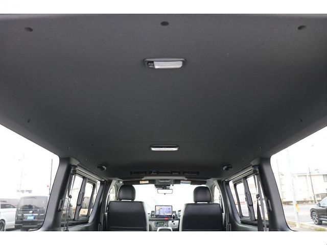 TOYOTA HIACE VAN 4WD 2022 Image 31