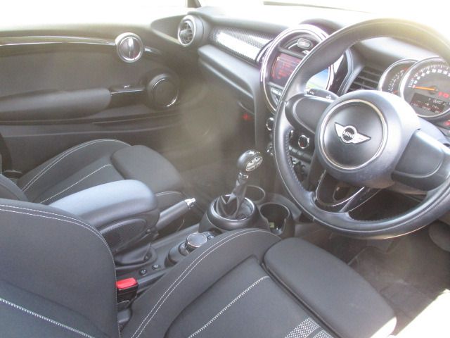 BMW MINI COOPER S 2015 Image 31