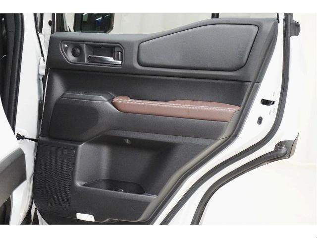 TOYOTA LANDCRUISER 250 2025 Image 31