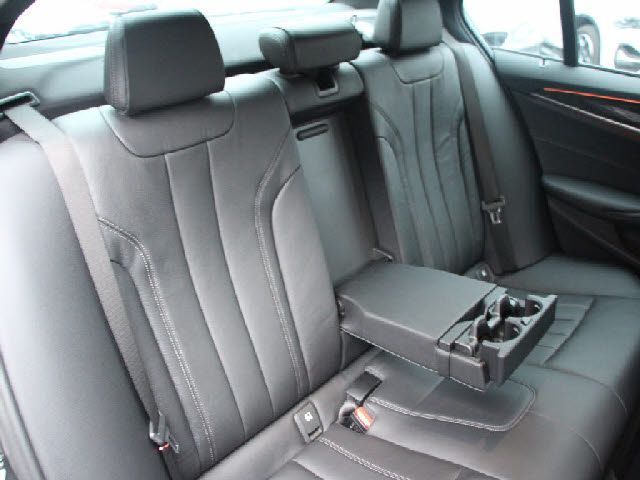 BMW 5SERIES SEDAN 2017 Image 31
